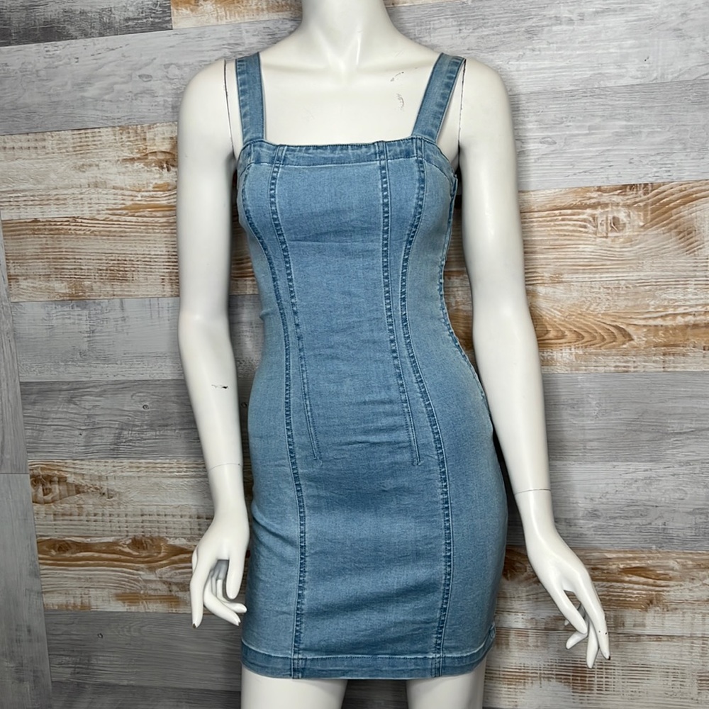 Forever 21 jean dress size small